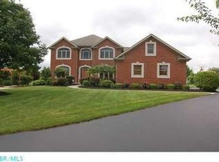 2457 Marthas Wood, Grove City, OH