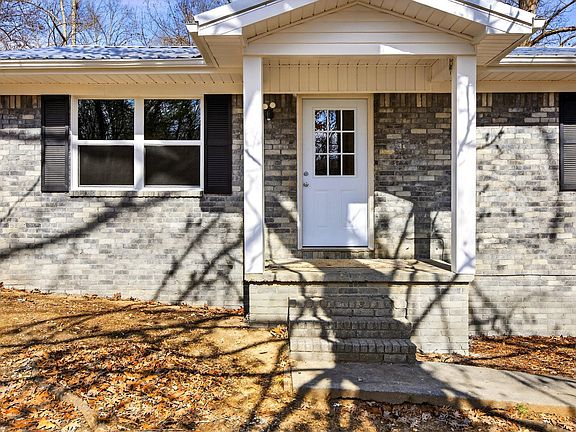 4th image of 379 Oakwood Cir NE