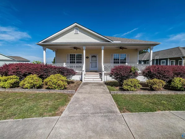 5699 Bay Village Dr, Athens, AL 35611