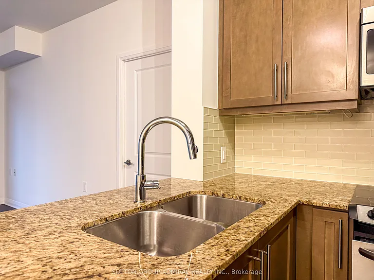 55 Oneida Cres #1109 — Photo 5