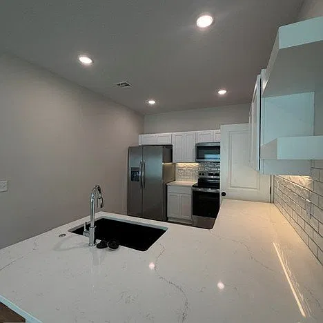 Brand new 4 bedroom, 2 bath home — Photo 3