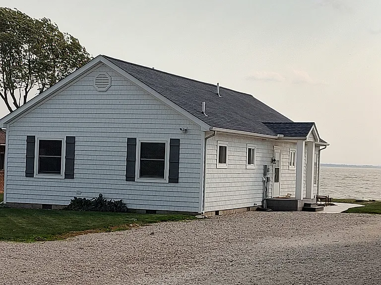 208 E Bayview Dr — Photo 12