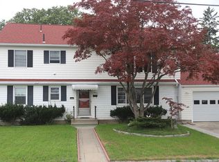 61 Kenyon Rd, Cranston, RI 02910