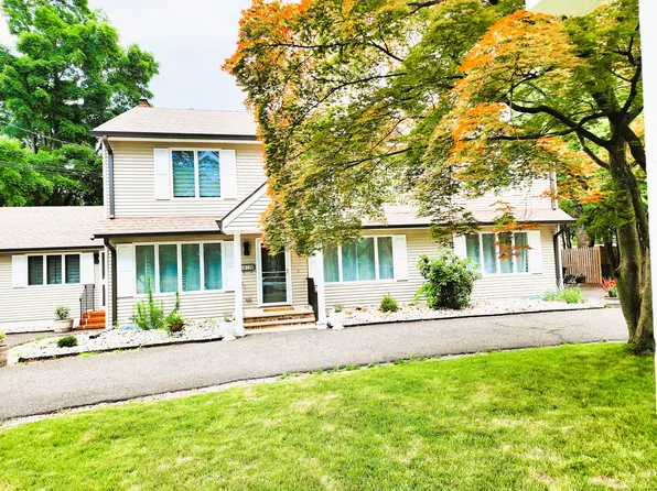 815 Highland Ave, Paramus, NJ 07652