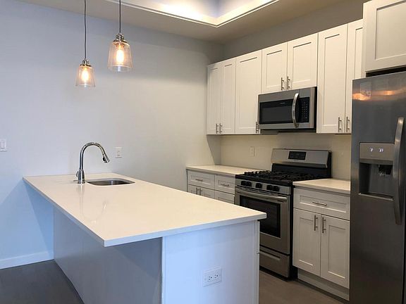 3rd image of 1446 N Franklin St #2B