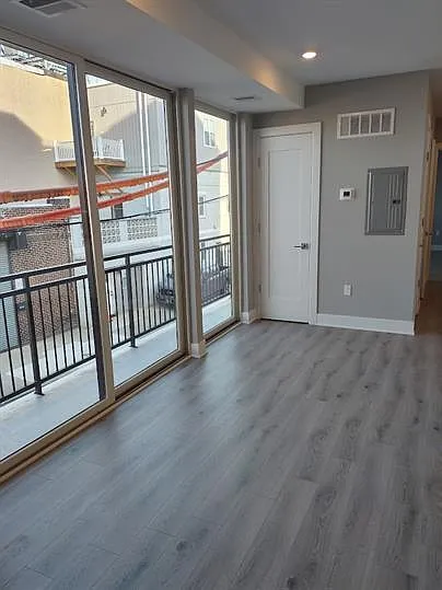 1108 Sigel St — Photo 4