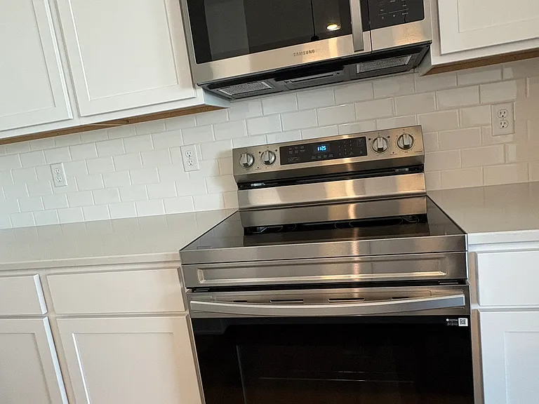 220 NW Waverly Dr #1 — Photo 7