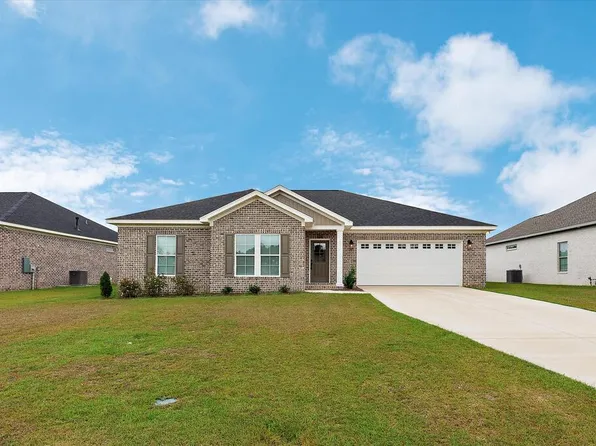 126 Edgewood Trl, Headland, AL 36345