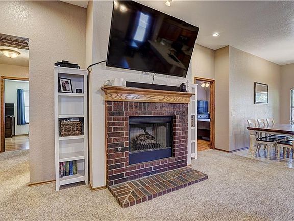 5th image of 2020 Cloverdale Ln