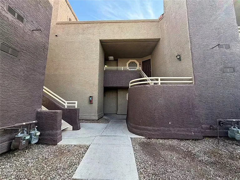 5072 S Rainbow Blvd #202 — Photo 2