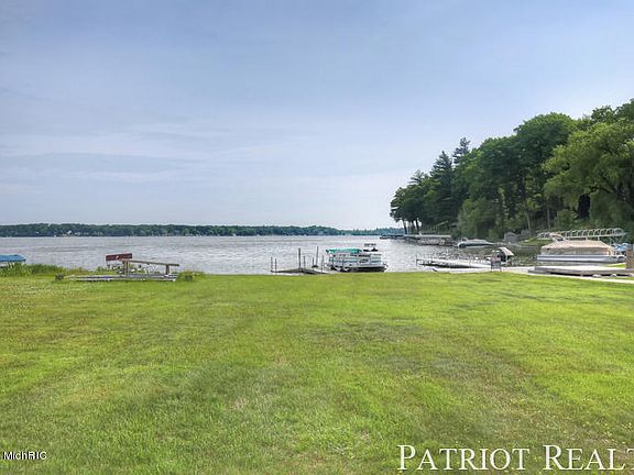 4th image of 1361 E Hess Lake Dr