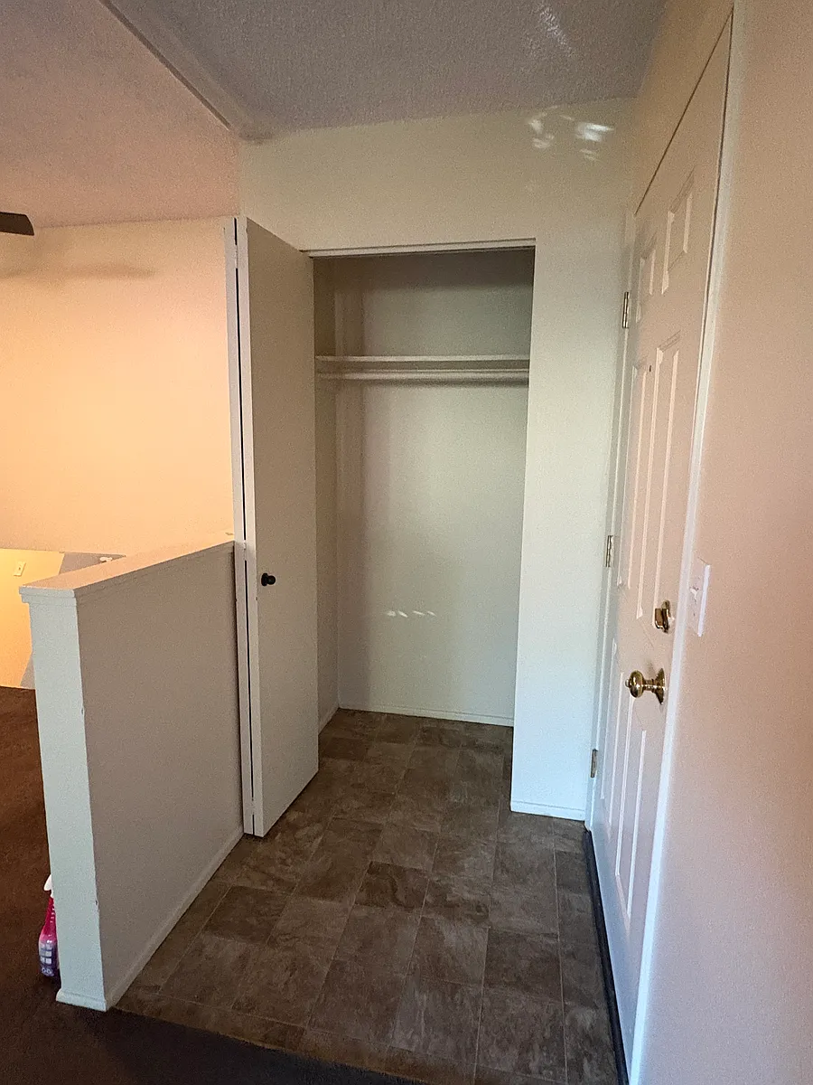 Building Photo - 1658 Laurel St #7