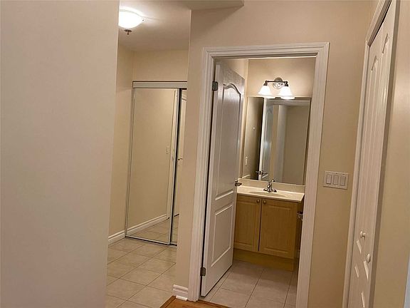 4th image of 810 Scollard Ct #508