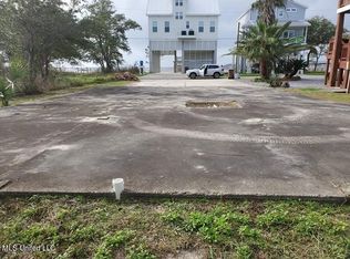 216 Front St, Pass Christian, MS 39571