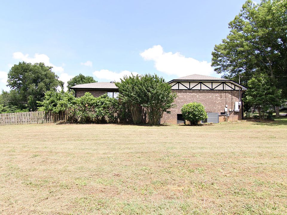 2nd image of 212 Triplett Ln