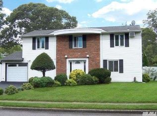 32 Imperial Dr, Selden, NY 11784