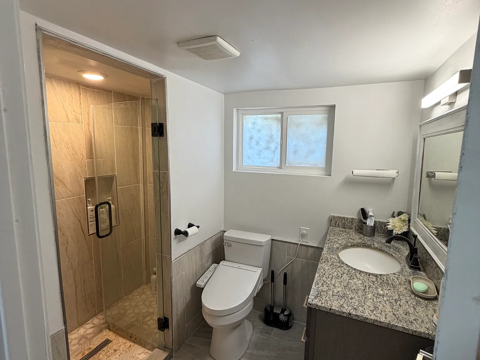 1 bed, 1.5 bath, 1000 sqft, $1,100 — Photo 4