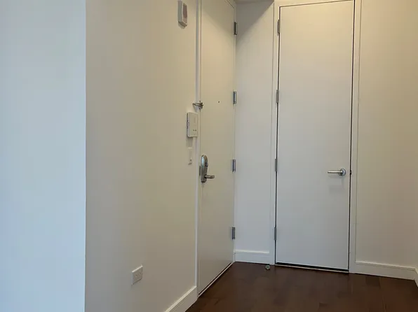 515 West 36th Street image 5 of 22