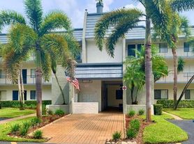 4832 Esedra Ct