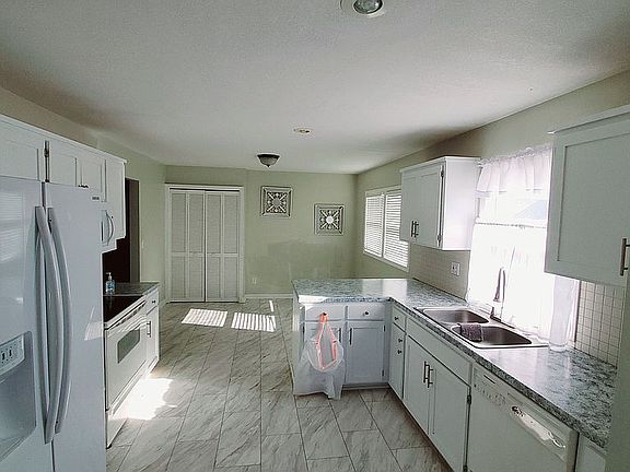 2nd image of 8201 Armstrong Ave
