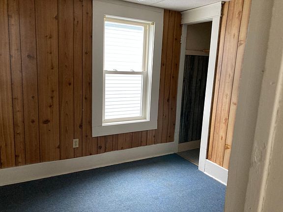 3rd image of 918 Hess Ave #2