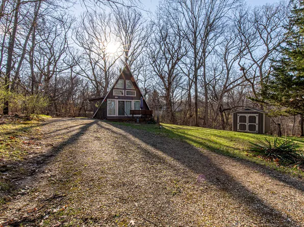 110 Indian Hills Dr, Putnam, IL 61560