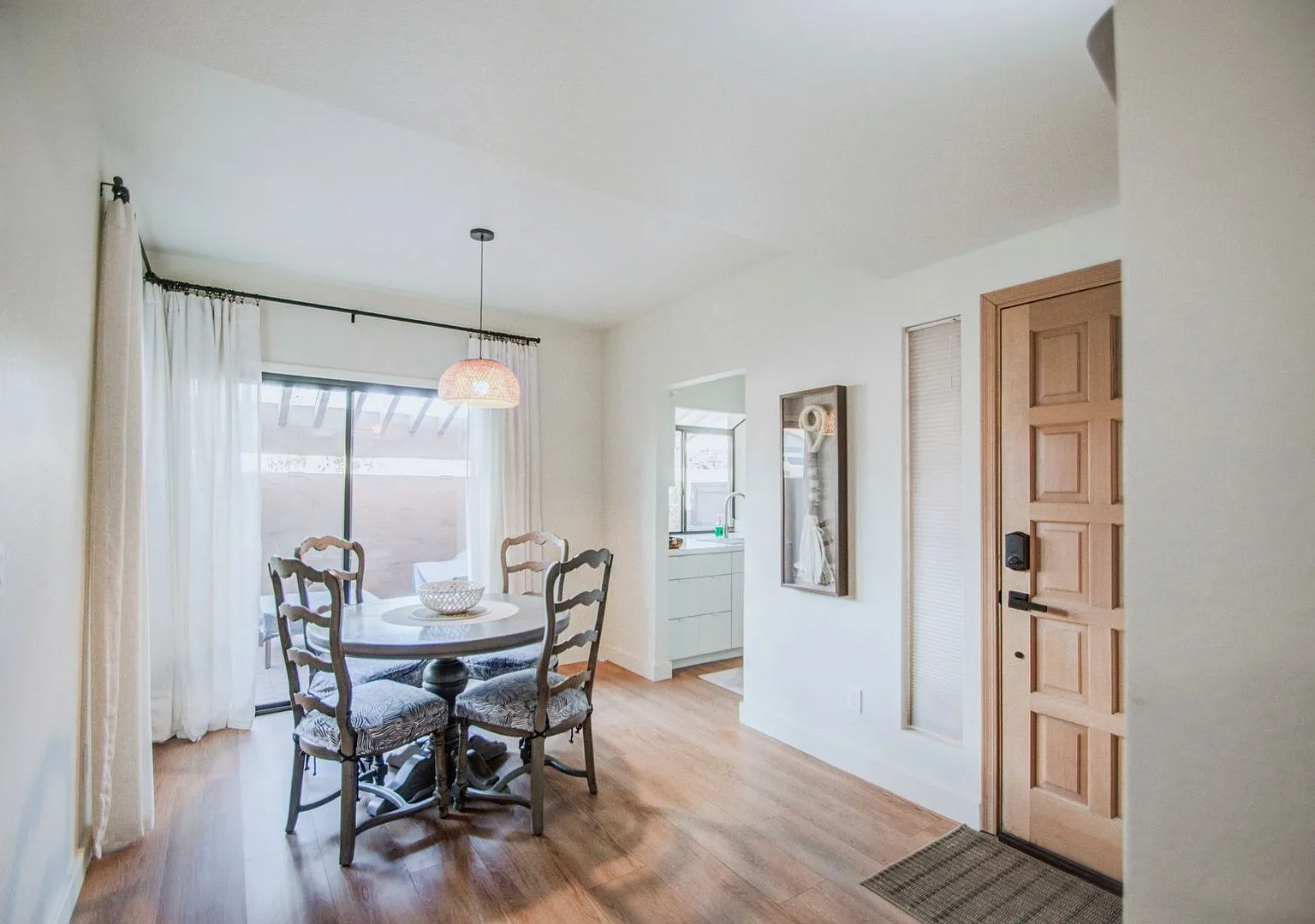 Stunning Fully Furnished Rental! — Photo 3
