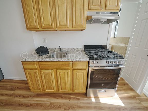 3rd image of 2520 21st St APT 3B