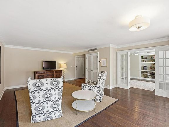 4th image of 310 W 49th St APT 304