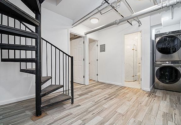 3rd image of 218 Thompson St #2A