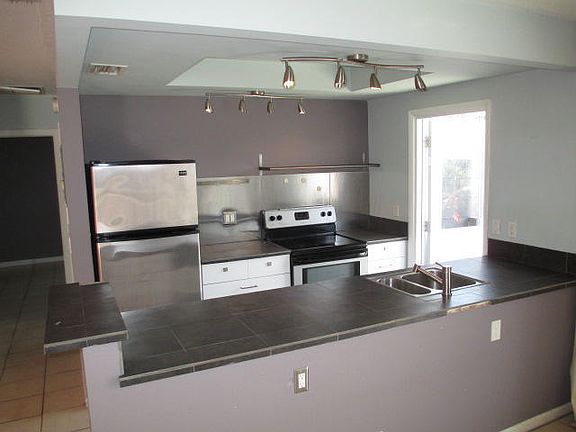 4th image of 136 Yacht Club Dr APT 11