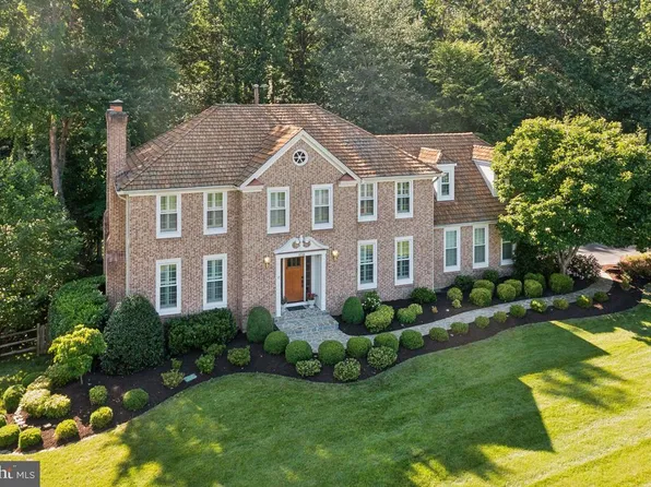 9734 Rolling Ridge Dr, Fairfax Station, VA 22039