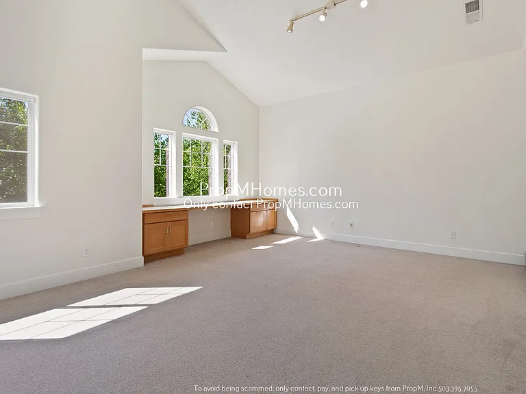 340 SW Delta Dr — Photo 17