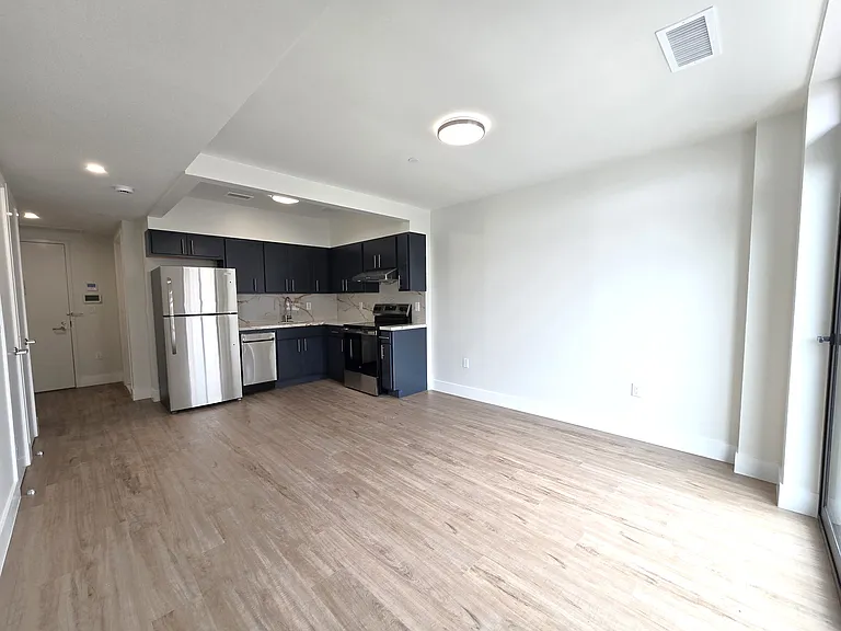 31-11 28th Rd #3C — Photo 3