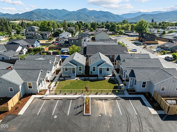 3rd image of 206 Gangnes Dr