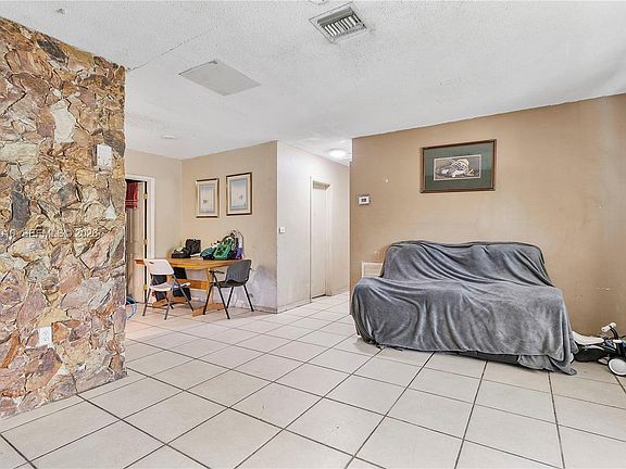 3rd image of 800 NW 33rd Ave