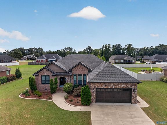 2nd image of 240 Creekside Cir