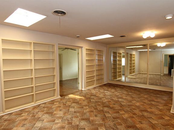 4th image of 501 Miramar Pl