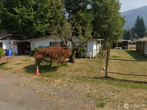 114 Tatoosh Avenue N, Packwood, WA 98361