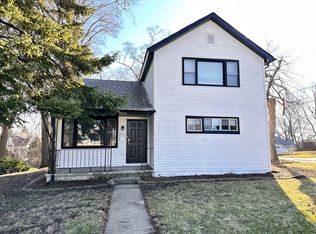 303 E 17th St, Lockport, IL 60441