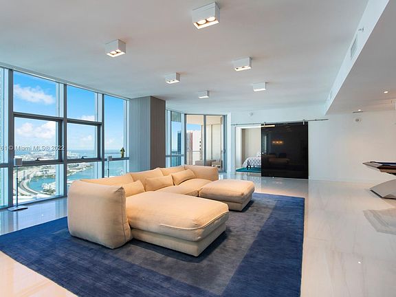 4th image of 851 NE 1st Ave Unit 3805