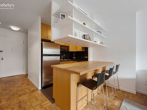 3rd image of 210 E 15th St APT 7E