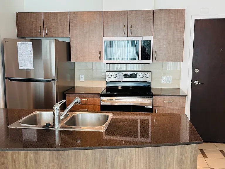 610 Granville St #4 — Photo 15
