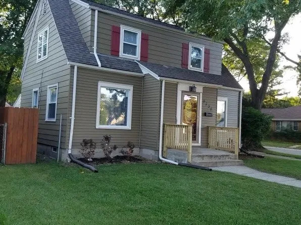 4735 W Fond Du Lac Ave, Milwaukee, WI 53216
