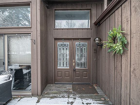 4th image of 380 Windward Ln