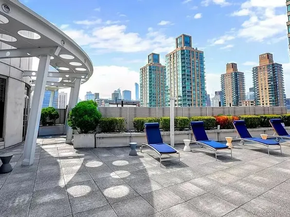 120 Riverside Boulevard image 8 of 13