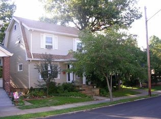 1520 Blossom Park Ave, Lakewood, OH 44107