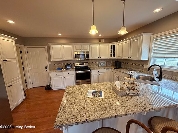 3rd image of 615 Ashbourne Dr