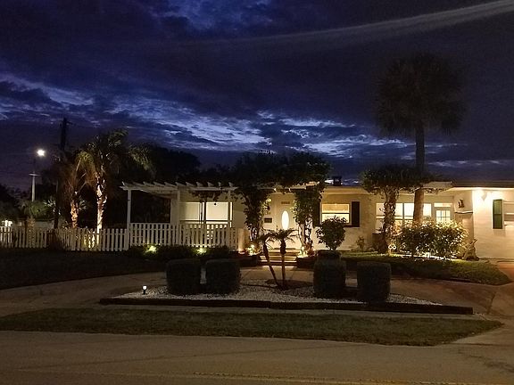 4th image of 2001 N Oleander Ave