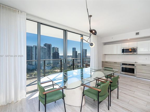 4th image of 121 NE 34th St Unit 3008